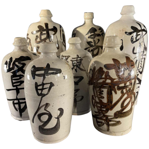 " TOKKURI " Japon Epoque Meiji, Série de 6 Bouteilles Saké en Grès Céramique, ca 1900