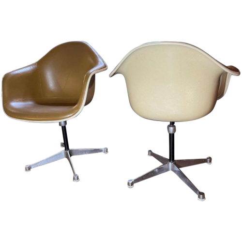 CHARLES RAY EAMES & HERMAN MILLER, Pair of DAT Swivel Fiberglass Armchairs, Vintage Edition 1960s