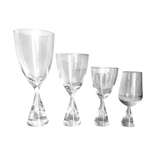 Bent Severin / Holmegaard "Princess" service Design 33 pces: 9 verres eau, 4 vin rouge, 12 vin blanc, 8 liqueur, Danemark 1958