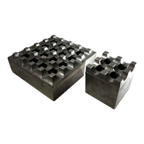 LJUNGBERG & BACKSTRUM / DIVERSE TING & BALLEGEER "Ultima15" set de 2 cendriers brutalistes, fonte d'aluminium, ca 1970
