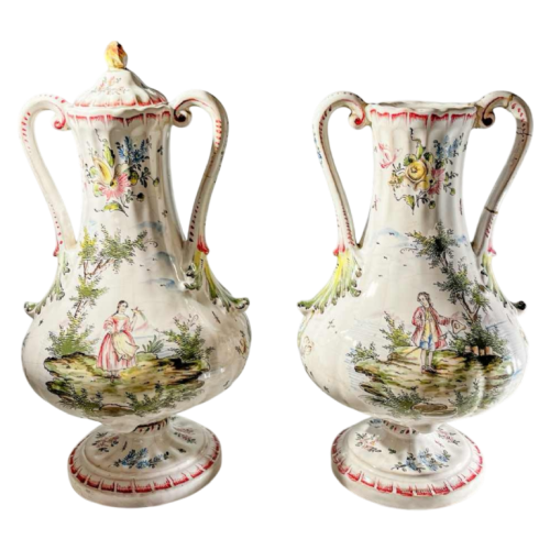 Joseph Gaspard Robert - Faïencerie de Marseille, paire de vases couverts polychromes, XVIIIe s